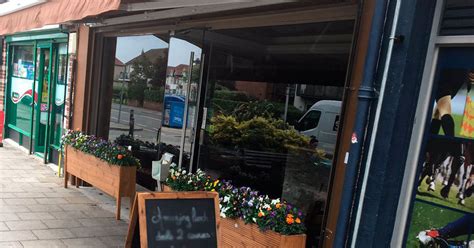 Musliman za Božić na vrata svog restorana stavio znak kojemu se divi ...