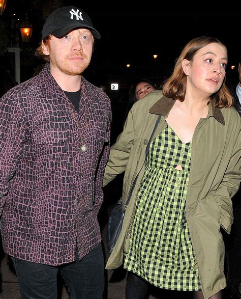 Rupert Grint Expecting Baby With Pregnant Girlfriend Georgia Groome ...