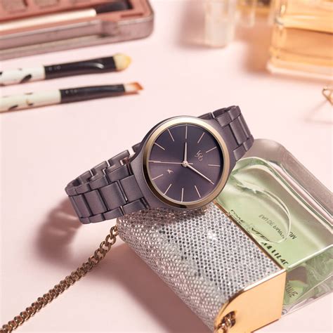 Buy Online Fastrack Vyb Slayer Quartz Analog Maroon Dial Metal Strap ...