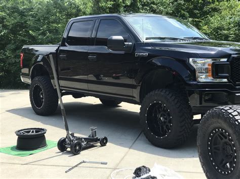 Best Floor Jacks for Lifted Trucks: A Comprehensive Guide