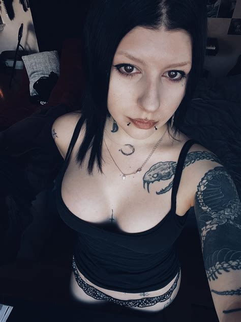 Joanne Winters (@joannewinters) [onlyfans] : r/inked_babes