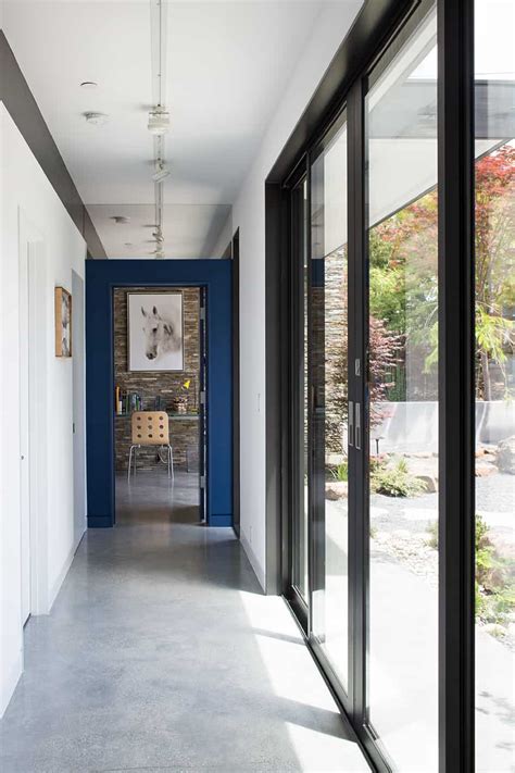 Modern Atrium House | Interior Designio