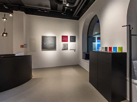 QLOCKTWO FLAGSHIP MUNICH - Experience time objects live | QLOCKTWO