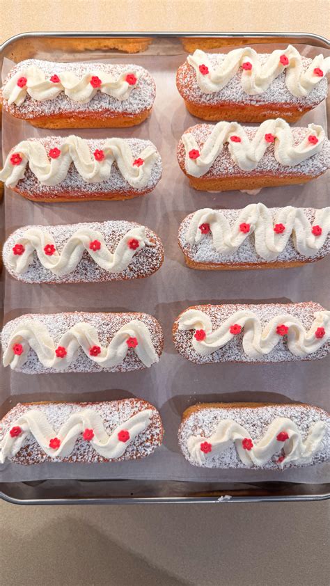 The EASIEST Strawberry Chocolate (Only 2 Ingredients!) - Ta-Daa!