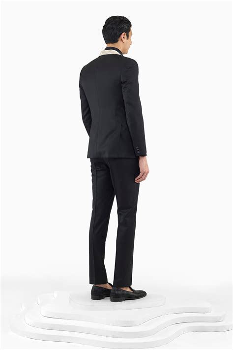 HALF YOKE WAVE TEXTURED TUXEDO – Rimzim Dadu