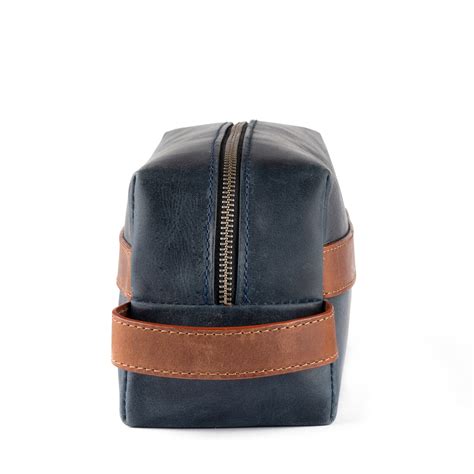 Eagle- Leather Toiletry Kit – Carry