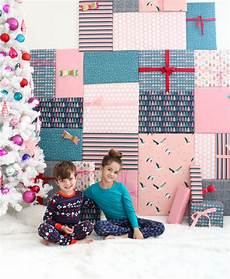 Wrapping Paper Diy Photo Backdrop by Diy It A Faux Gift Photo Booth Backdrop A Kailo Chic Wrapping Paper Diy Photo Backdrop