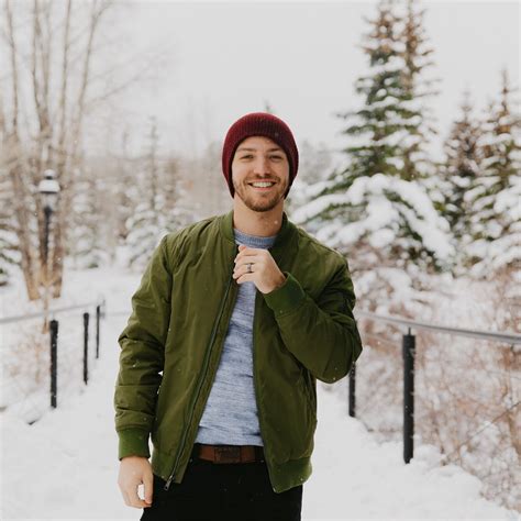 What is a Bomber Jacket? How to Wear It?