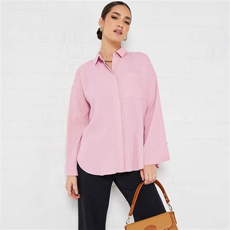 7 Cool Ways To Style An Oversized Shirt | LBB