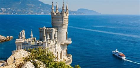 These Monuments Of Love Are Food For A Romantic Soul