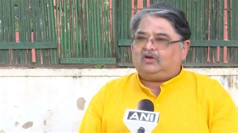 Veer Savarkar’s Grandson demands action against Rahul Gandhi for his ...