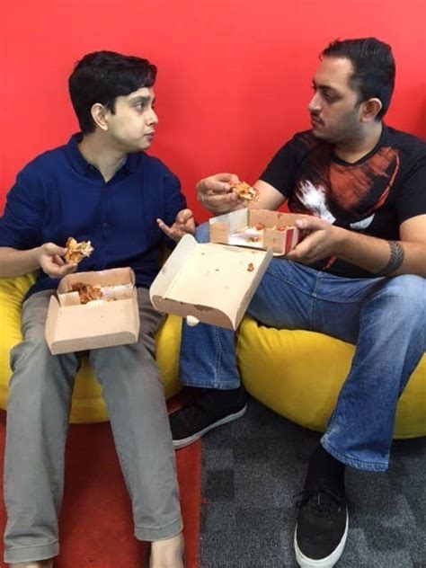 KFC Is Now Making Pizzas On Fried Chicken And We Tried One So You Don't ...