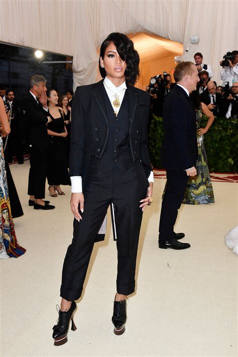 Singer Cassie Nude Photos While On A Bed Xxx