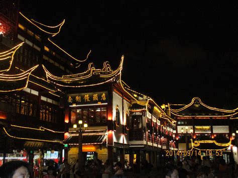 【携程攻略】上海城隍庙旅游区景点,城隍庙商业街也就是豫园商业街，鳞次栉比的仿古建筑着实漂亮，忘记是…