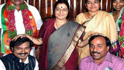 Once her 'sons', Sushma now distances herself from Reddy brothers ...
