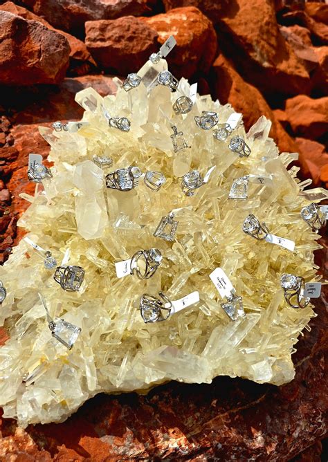 Herkimer Diamond Meaning and Healing Properties - Enchanting Earth