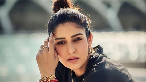 पति संग मंदिर पहुंचीं नयनतारा, फैन पर आया गुस्सा, बोलीं- फोन तोड़ दूंगी ...