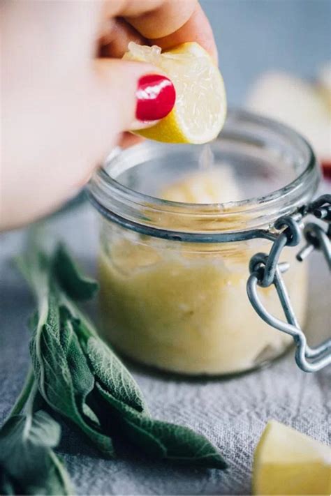25 Natural DIY Face Scrubs