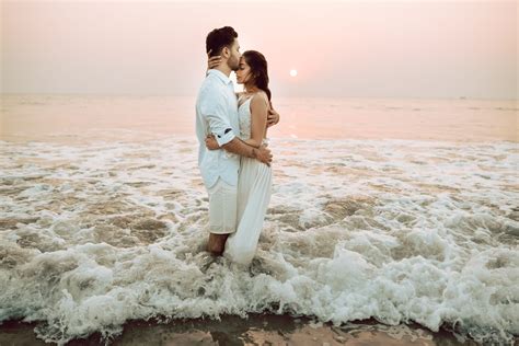 Pre-Wedding Shoot Ideas at Beach | Pre wedding photoshoot beach, Pre ...
