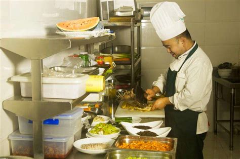 【楚天都市报】食堂后厨来了监督员，武汉这所高校食品安全学生说了算-武汉学院