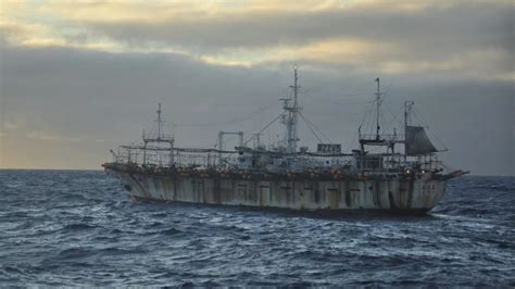 Chinese fishing boat sinks in Indian Ocean, 39 on board missing | हिंद ...