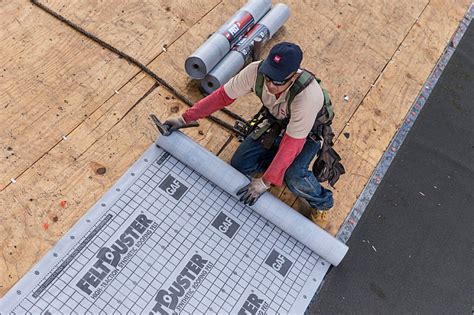 https://blog-assets.gaf.com/blogs/281474980110751/laying-feltbuster-on-roof-2.jpeg