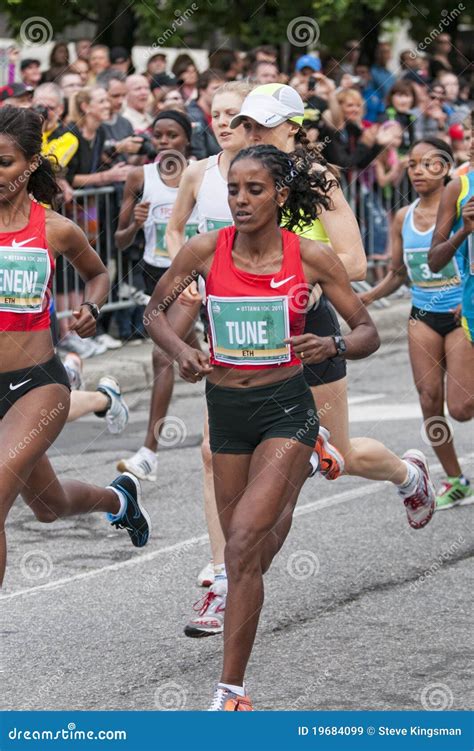 Ottawa 10km Race editorial stock image. Image of dire - 19684099