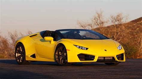 2017 Lamborghini Huracán LP 580-2 Spyder Review: The Gentle Giant