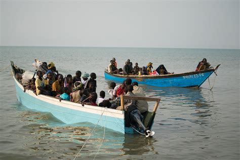 Refugees flee fresh fighting in Congo to Uganda | UNHCR India