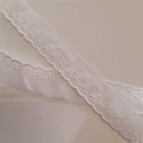 Fita bordado inglês | Baú dos Lavores