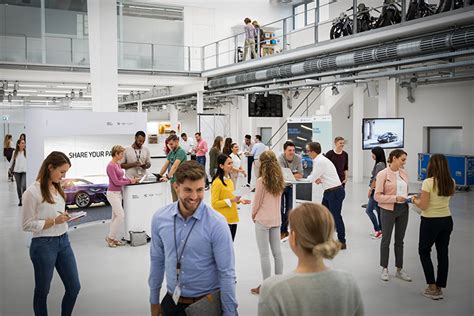 Drive - Onboarding bei der BMW Group | Informationen | BMW Group Karriere