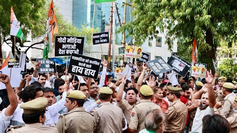 Cong Launches Mega Protest Against Zee News Over Rahul’s Fake Video THE ...