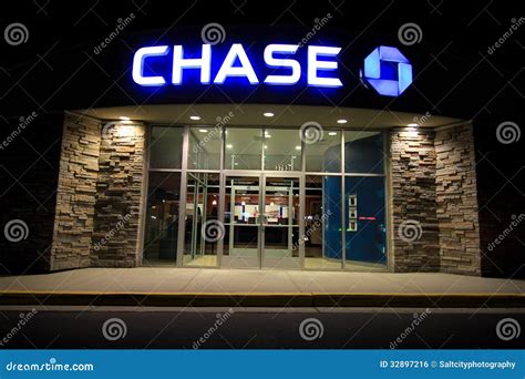 Chase Bank at night editorial photo. Image of chase, crime - 32897216