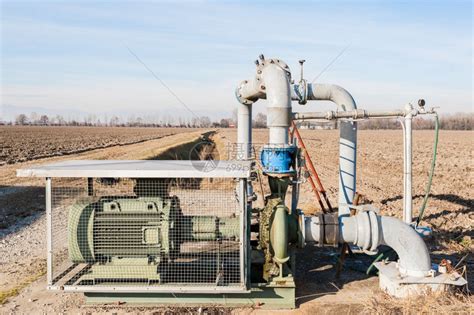 临武：抗旱设备送到村 抽水灌溉润农田