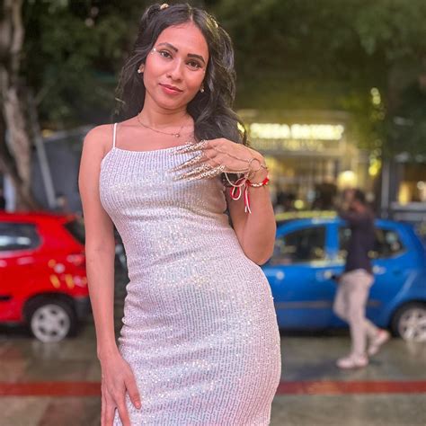 Hire chandini pradhan for your business promotion | Findinfluencer.in