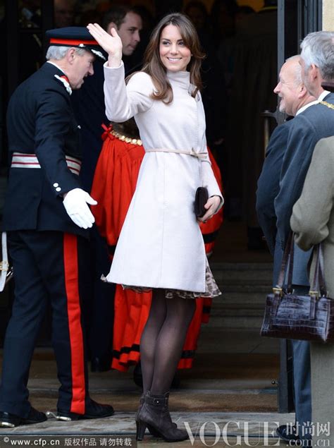 好久不见！凯特王妃晒新照，穿花裙子亮相面包厂，精气神让人赞_腾讯新闻