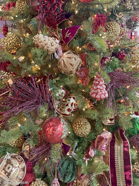 30 Christmas Color Themes and Palettes to Inspire Your Holiday Decorating