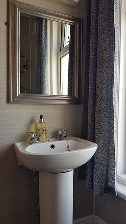 LEOFRIC HOTEL (Blackpool) - Inn Reviews, Photos, Rate Comparison ...