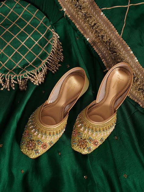 JM Looks Floral Motif Embellished Jutti - Traditional – JM LOOKS