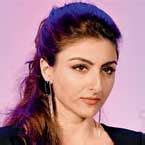 Very difficult to compete with superstar parent: Soha Ali Khan