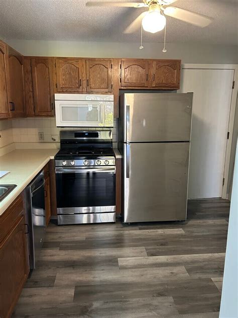 379 Huse Rd Unit 31 Off-Campus Housing, Manchester, NH