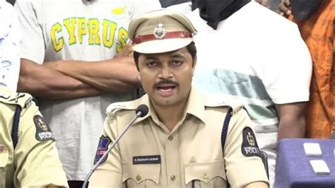 Hyderabad DCP attacked by knife-wielding phone snatcher