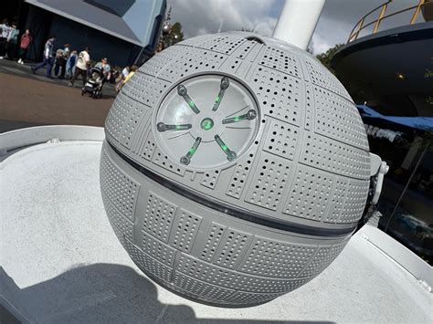 Photos: Star Wars Fans Descend Upon Disneyland to Get Their Own Death ...