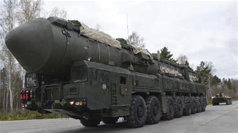 普京：俄罗斯研制的高超音速导弹“锆石”发射取得成功__财经头条