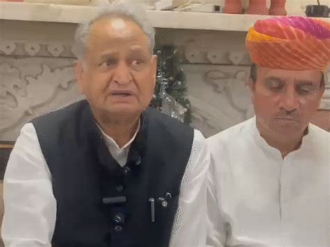 Ashok Gehlot slams BJP, backs Vasundhara Raje in Rajasthan - Rajasthan ...