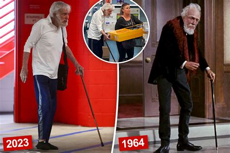 Mary Tyler Moore's 'conflict' with 'Dick Van Dyke Show' co-stars revealed