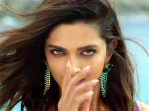 Video Of Influencer Mimicing Deepika Padukone From Pathaan Leaves ...