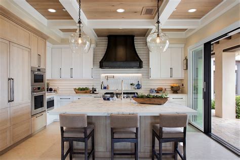 Oak Kitchen Cabinets: 4 Trends That Will Beautify Kitchens