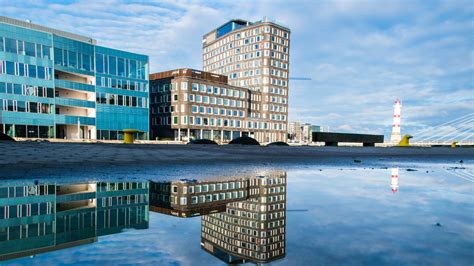 Download wallpaper 3840x2160 buildings, reflection, windows ...