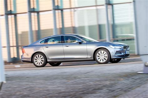 Volvo S90 D4 Momentum (2017) review